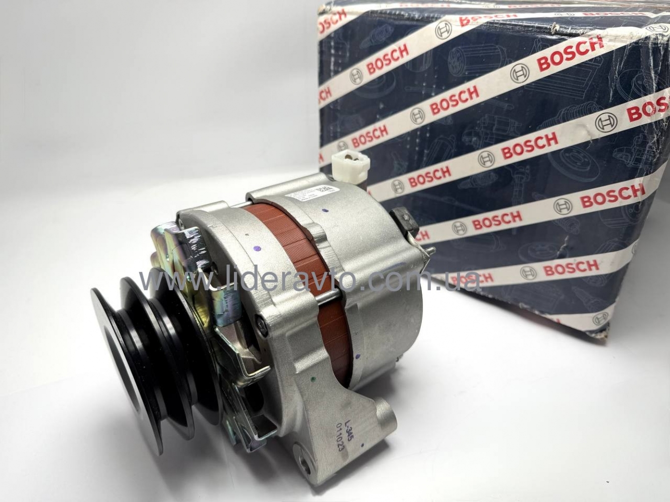Генератор Тата Эталон Иван 12В 65А BOSCH  Оригинал 264015400107