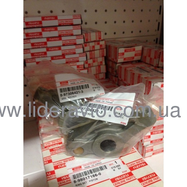 Коромисло впускного клапана; двигун 4HК1, ISUZU оригінал 8973064213