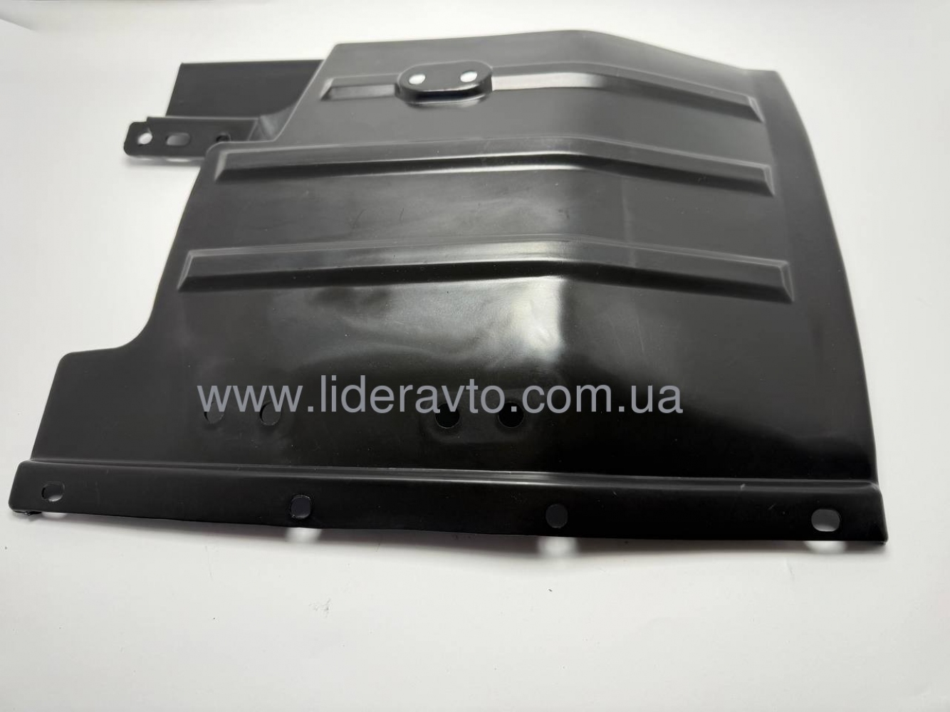 Підкрилок (щиток) кабіни ISUZU NQR 71/70 передній правий 8970487283