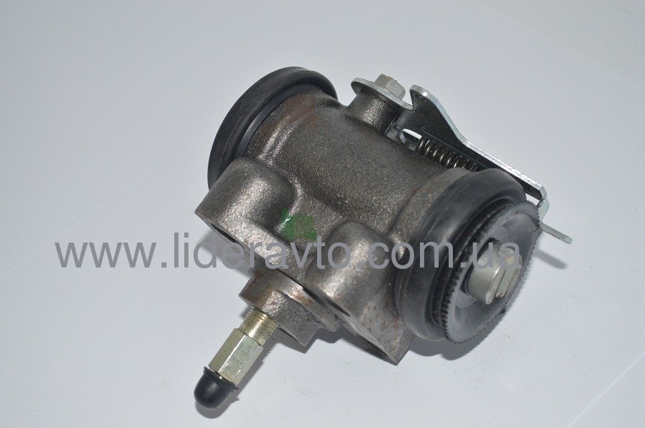 Цилиндр тормозной Isuzu NQR Богдан А-092 АТАМАН с ABS задний R с прокачкой 8973588810 