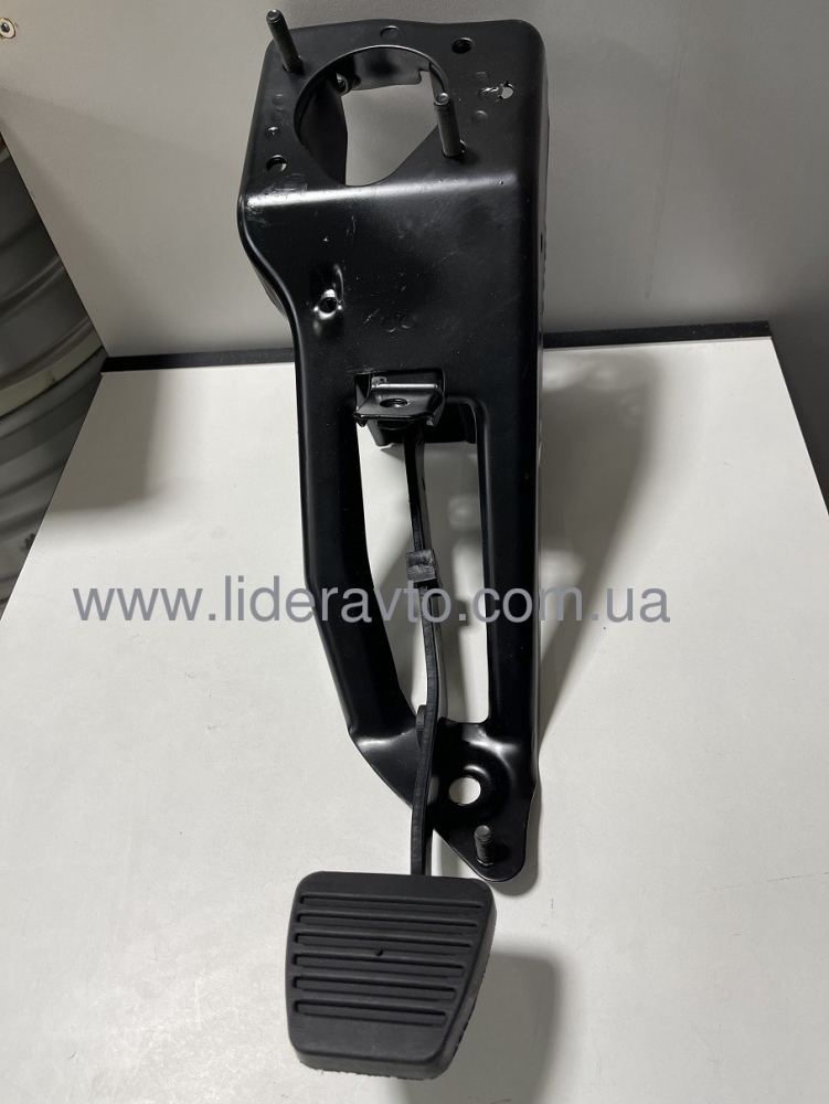 Педаль зчеплення з кронштейном ISUZU БОГДАН АТАМАН 8978989723