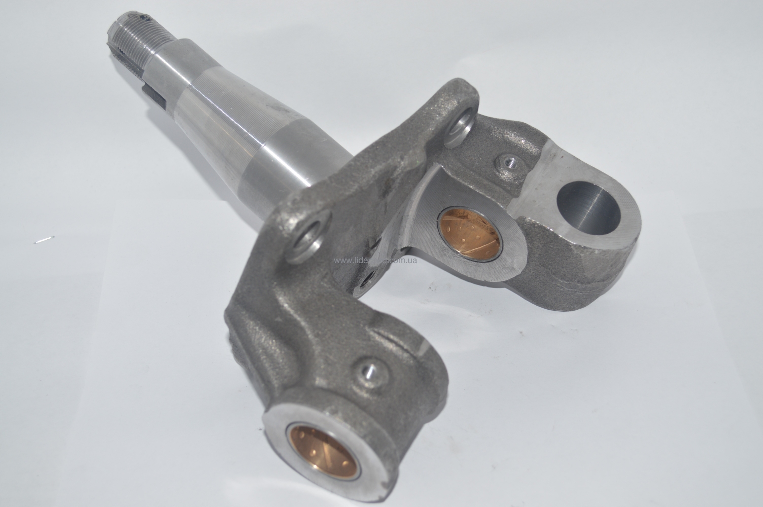 Цапфа (кулак поворотний) Богдан А-091, А-092 ISUZU NQR 70/71 права 8973496830