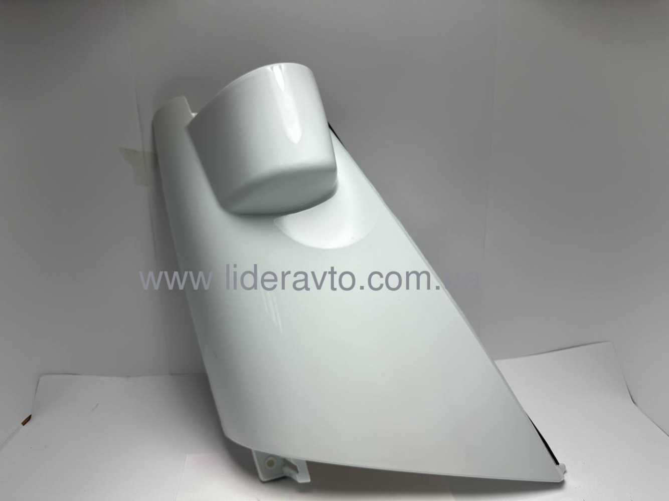 Кожух дзеркала ISUZU NQR70/NQR71 пластиковий правий 8975821533