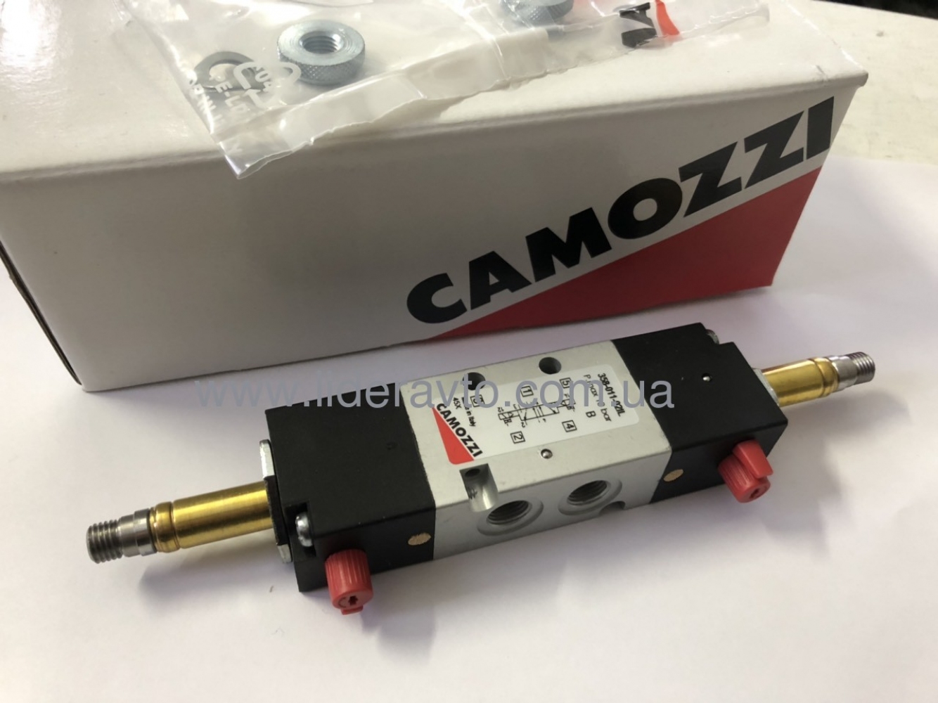 Пневмораспределитель двери (пилот) 358-011-02IL БОГДАН АТАМАН CAMOZZI 