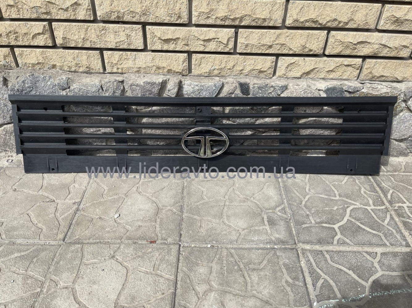 Решетка радиатора ТАТА 613 EIII,613 EIV передняя  с эмблемой 264181906302