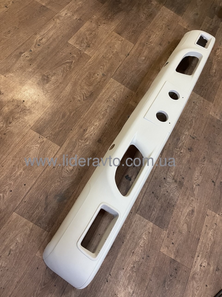 Бампер передний ISUZU NQR 71 8979990140, 8975815780 (с отверствиями под противатуманки )