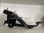 Педаль зчеплення з кронштейном ISUZU БОГДАН АТАМАН 8978989723